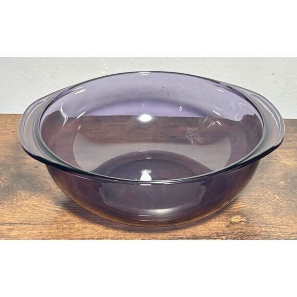 Vintage Pyrex 2 QT Amethyst Purple Glass Mixing Bowl Made in USA - Picture 1 of 10